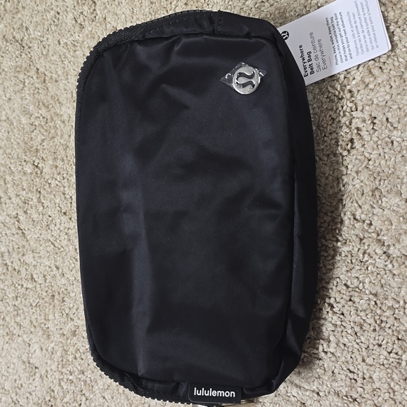 NWT Lululemon athletica 1L Black Everywhere Belt Bag - Picture 6 of 10